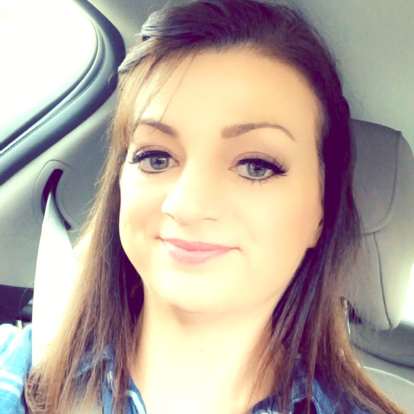 Meet your Posher, Christina - Picture 1 of 5